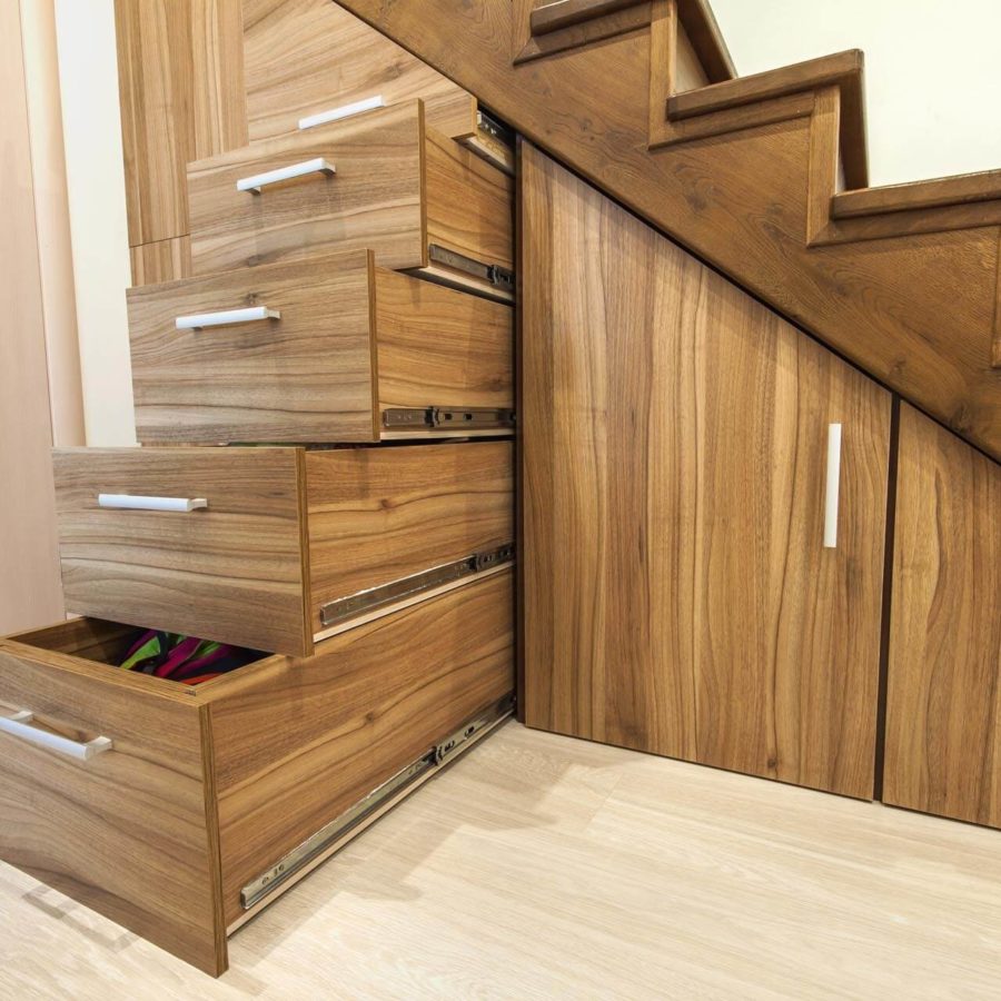 rangement sur mesure sous escalier