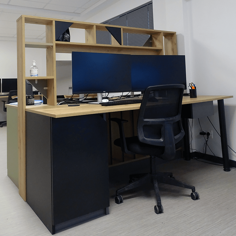 Bureau sur mesure avec rangement en bois Bureau sur mesure avec rangement en bois