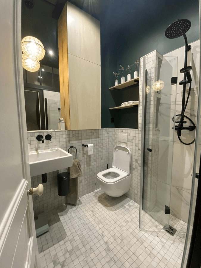 meuble wc pour aménagement petite salle de bain de 4m2, réalisé par un client tikimob